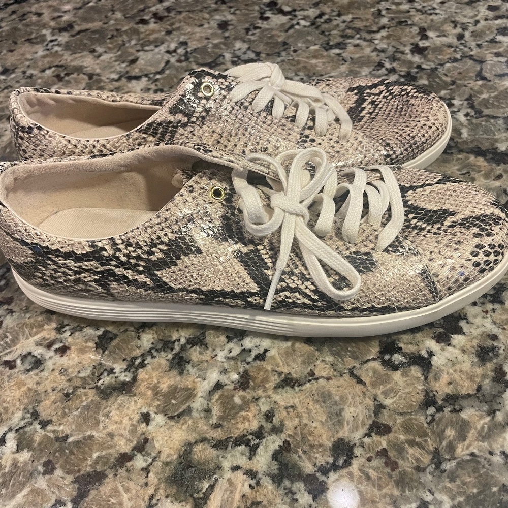 Cole Haan Cream and Gray Snake Print Sneaker; Women’s Size 10